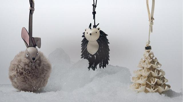 a picture of a woman in stockings and a purse with a cat on it